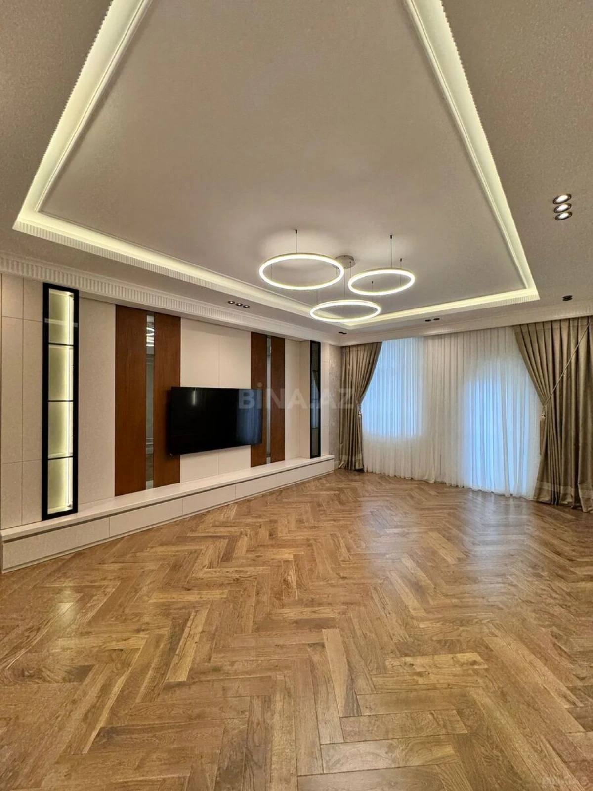 Satılır 4 otaqlı mənzil 185 m²