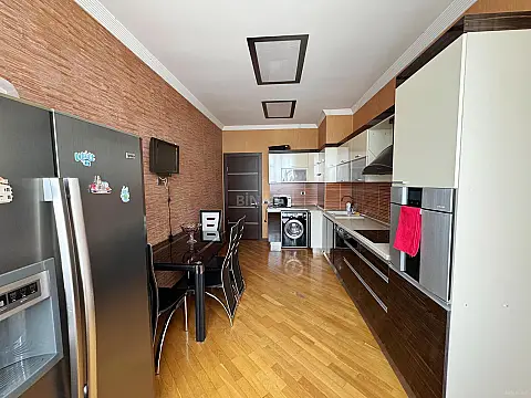 Kirayə verilir 2 otaqlı mənzil 110 m²