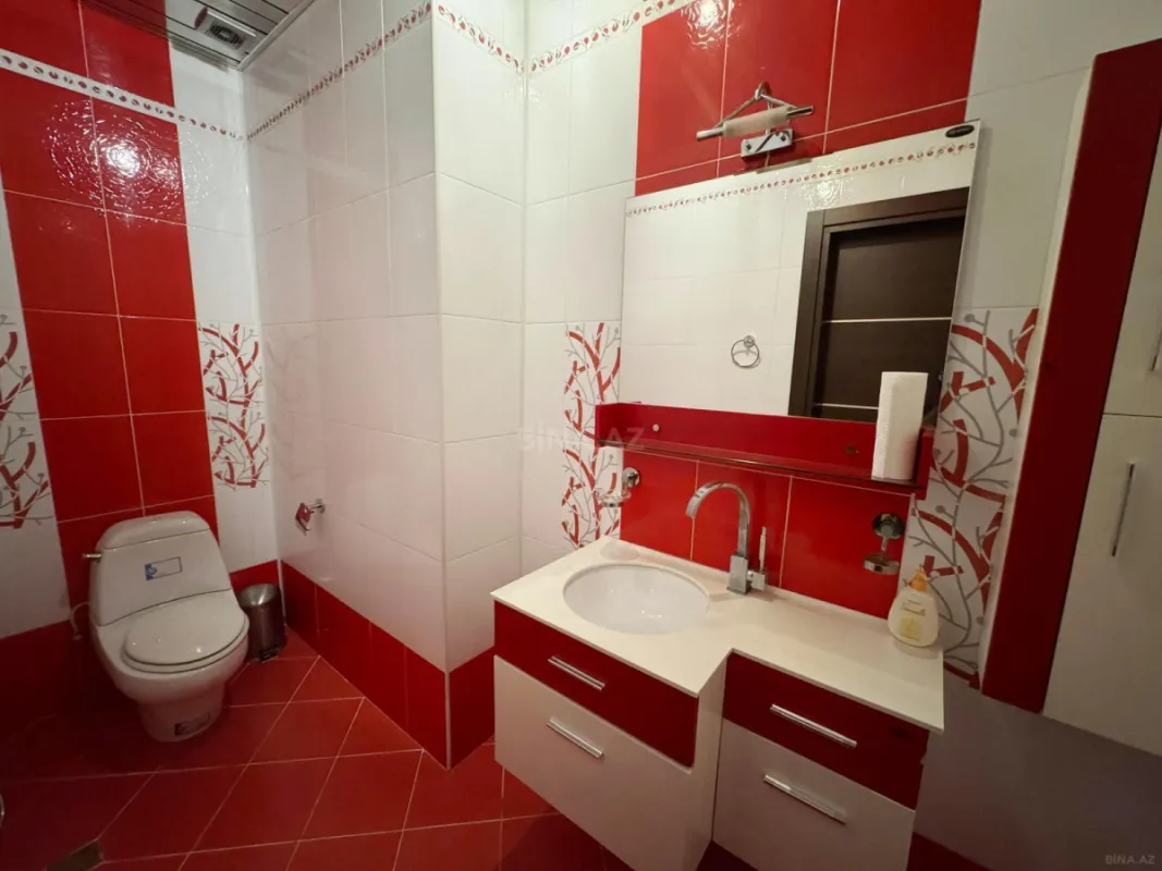 Kirayə verilir 2 otaqlı mənzil 110 m²