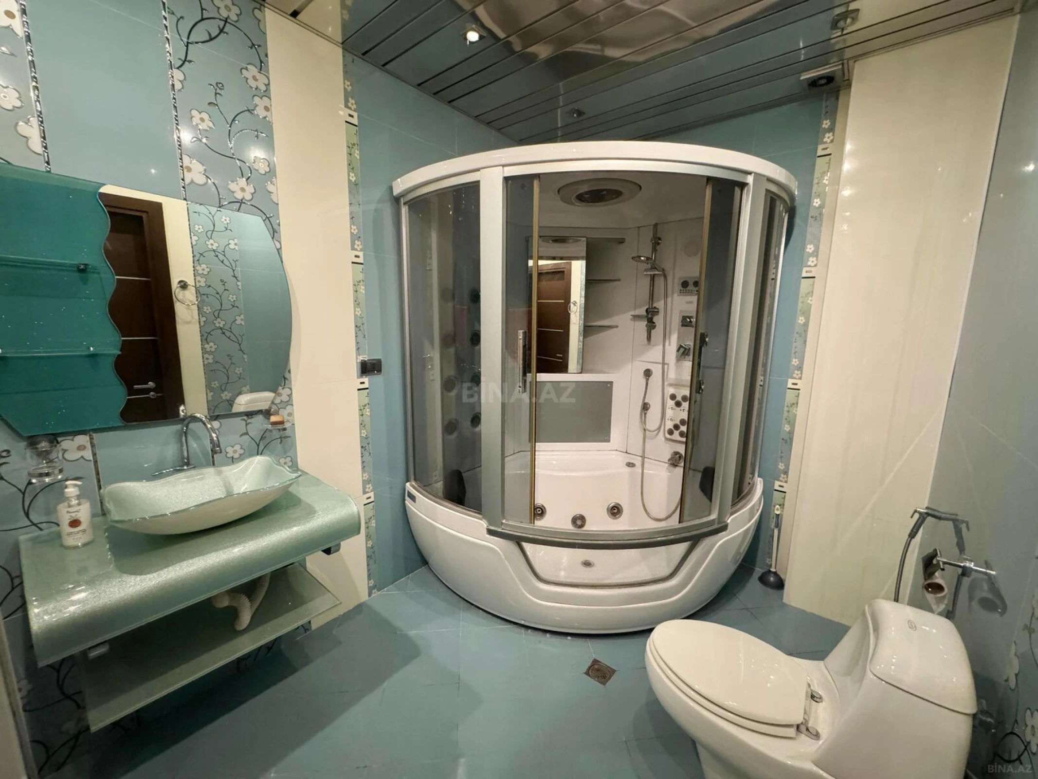 Kirayə verilir 2 otaqlı mənzil 110 m²