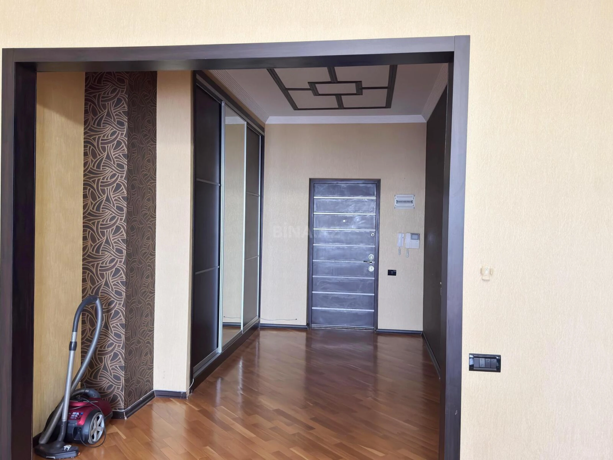 Kirayə verilir 2 otaqlı mənzil 110 m²