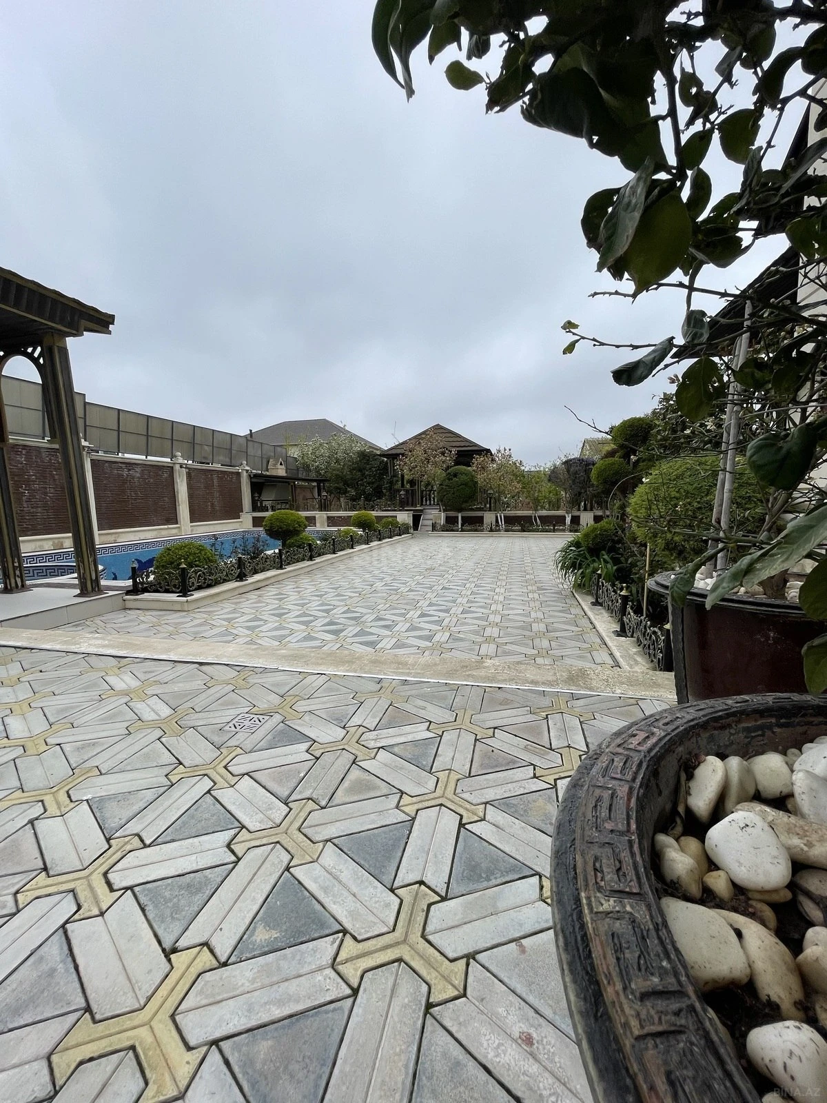 Kirayə verilir 6 otaqlı həyət evi 300 m²