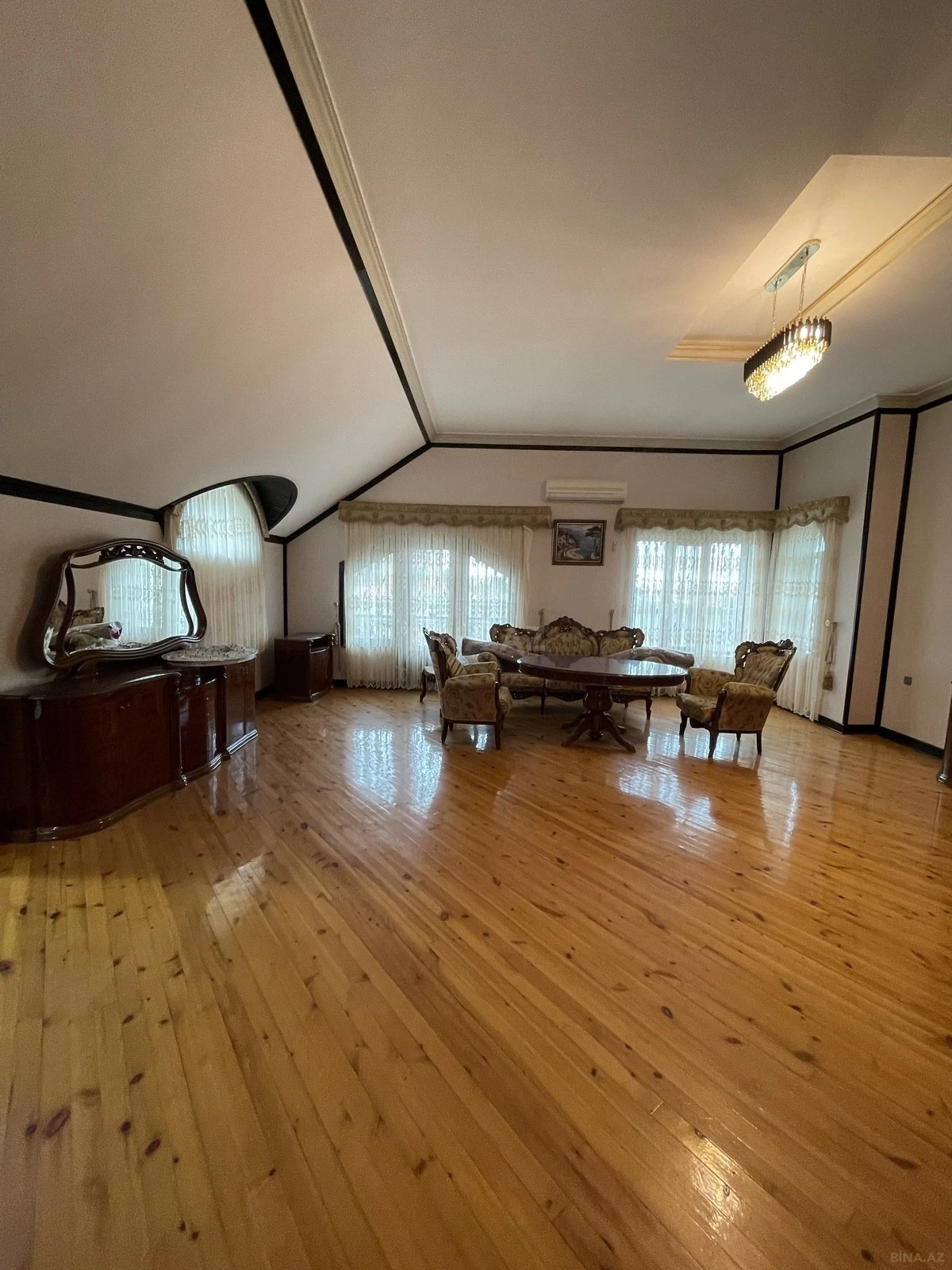 Kirayə verilir 6 otaqlı həyət evi 300 m²