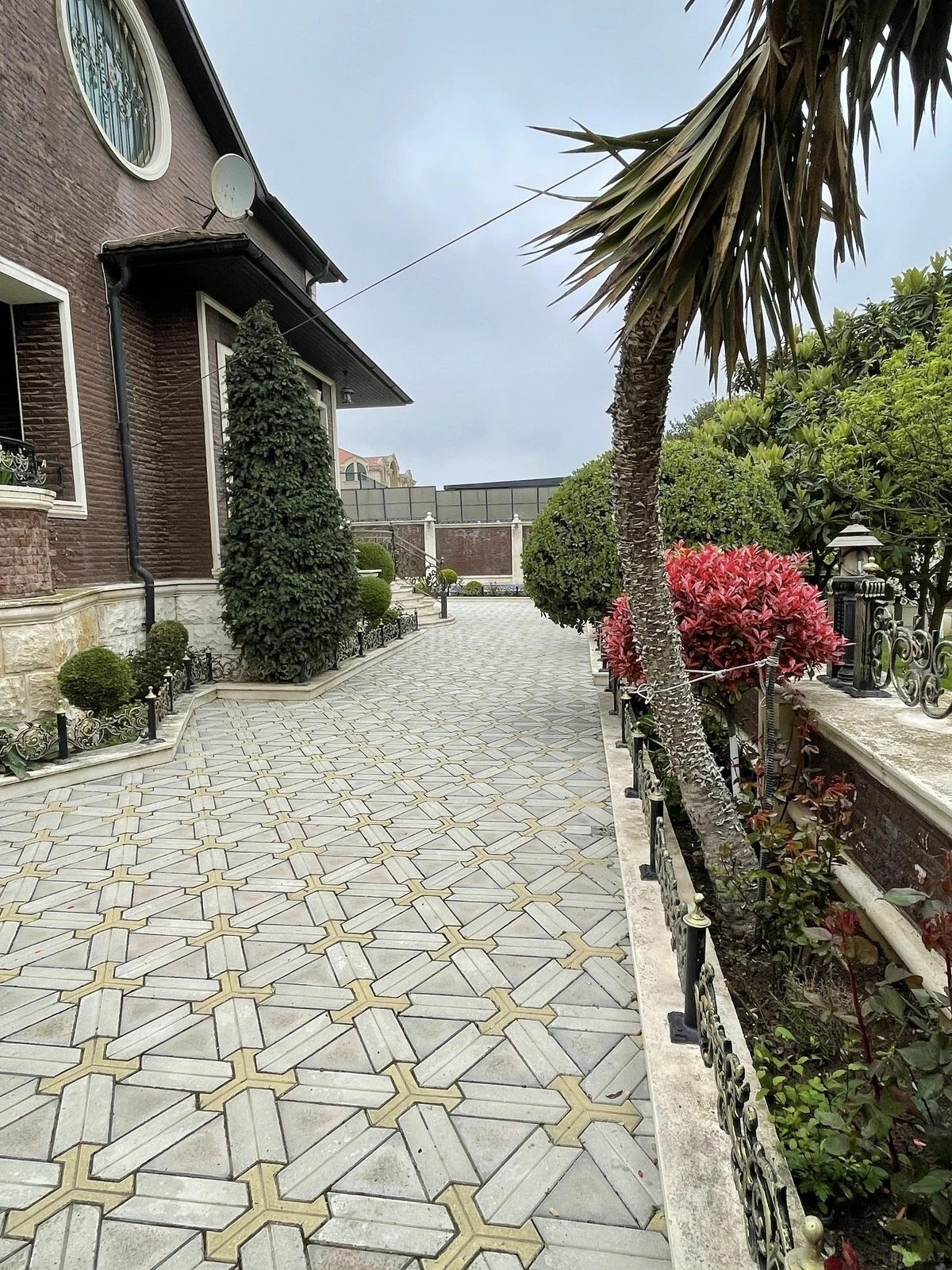 Kirayə verilir 6 otaqlı həyət evi 300 m²