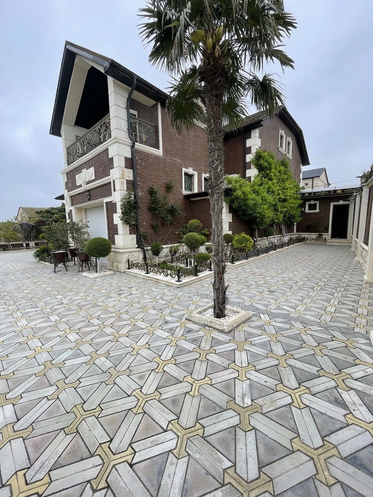 Kirayə verilir 6 otaqlı həyət evi 300 m²