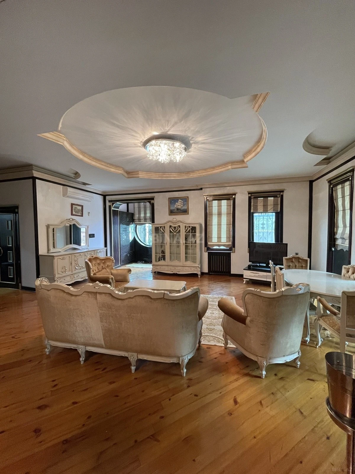 Kirayə verilir 6 otaqlı həyət evi 300 m²