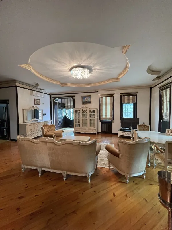 Kirayə verilir 6 otaqlı həyət evi 300 m²