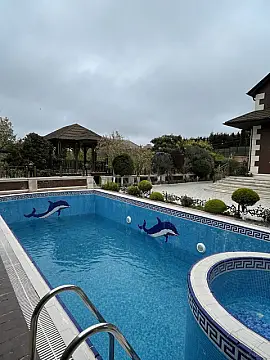 Kirayə verilir 6 otaqlı həyət evi 300 m²