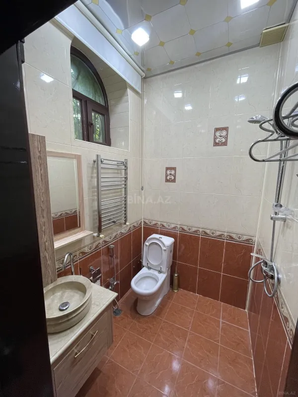 Kirayə verilir 6 otaqlı həyət evi 300 m²