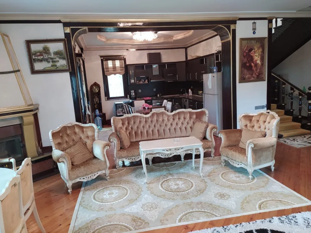 Kirayə verilir 6 otaqlı həyət evi 300 m²