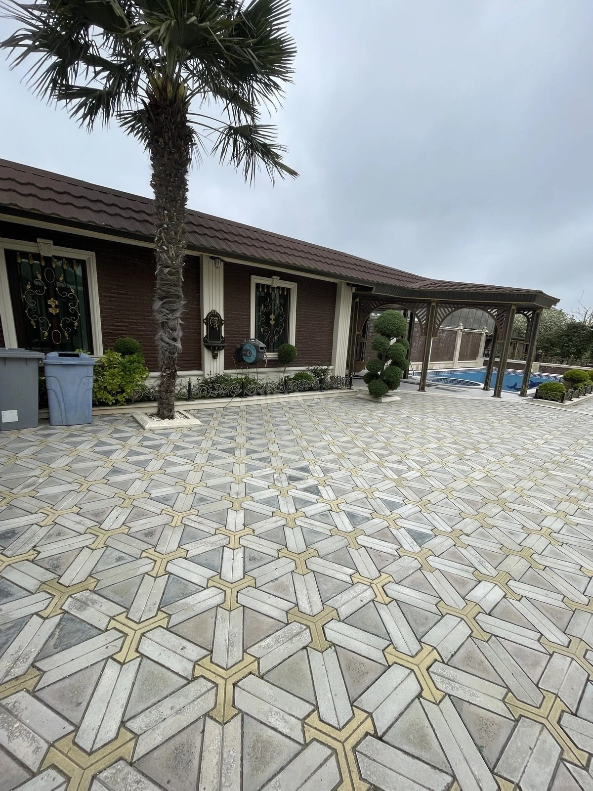 Kirayə verilir 6 otaqlı həyət evi 300 m²