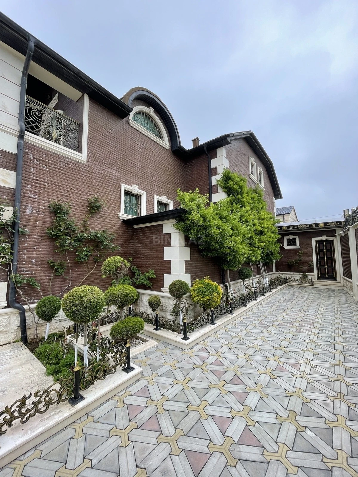 Kirayə verilir 6 otaqlı həyət evi 300 m²