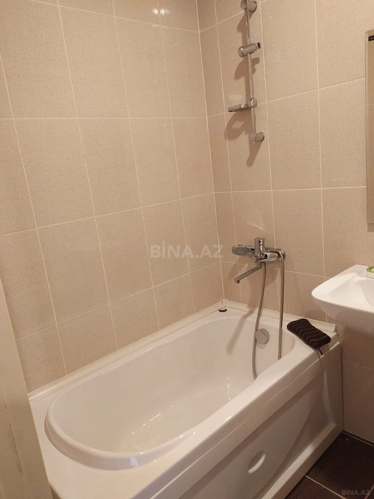 Kirayə verilir 2 otaqlı mənzil 60 m²
