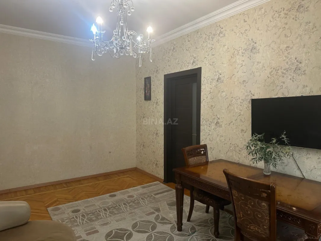 Satılır 5 otaqlı mənzil 125 m²