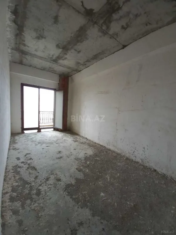 Satılır 5 otaqlı mənzil 304 m²