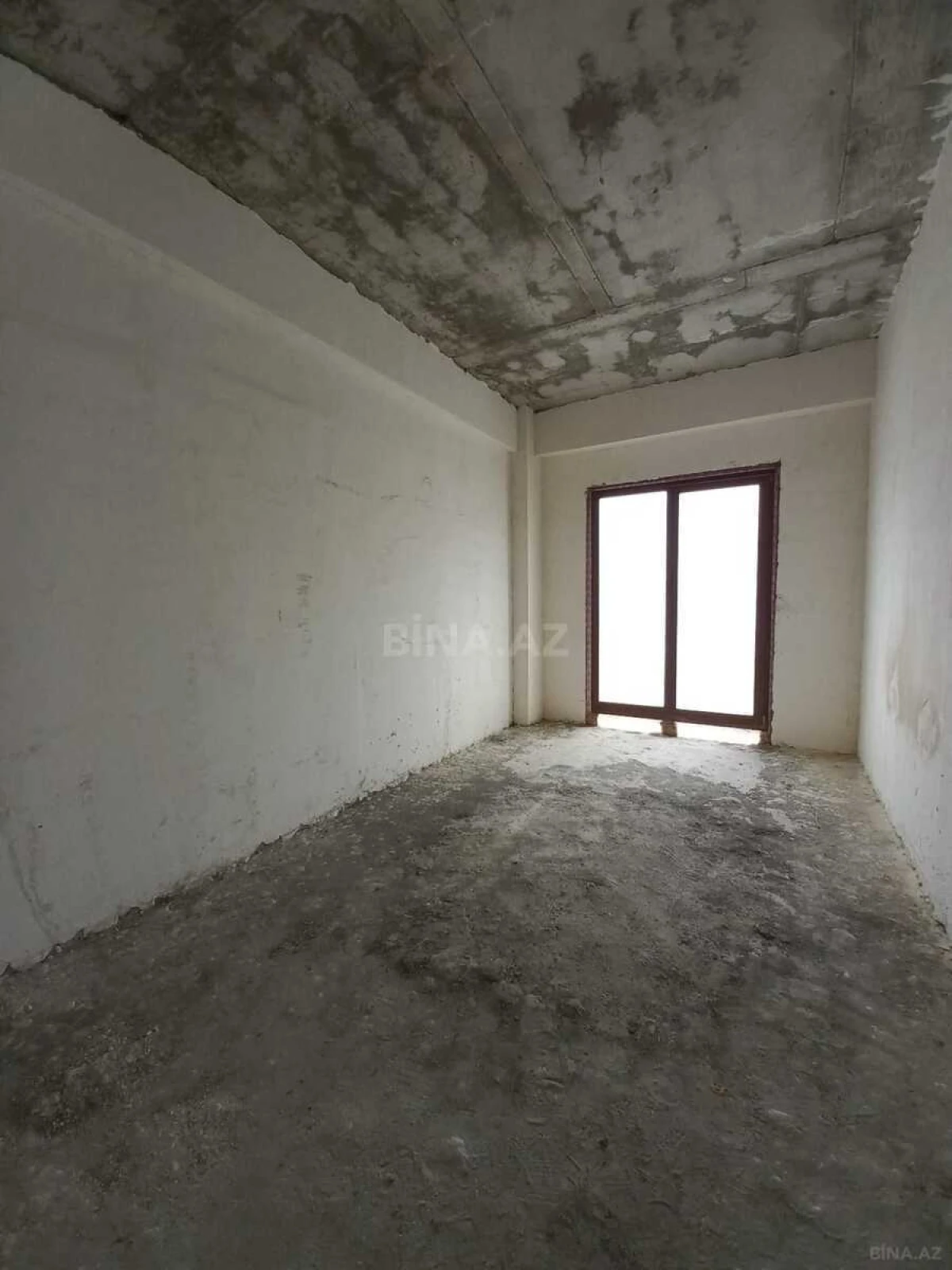 Satılır 5 otaqlı mənzil 304 m²
