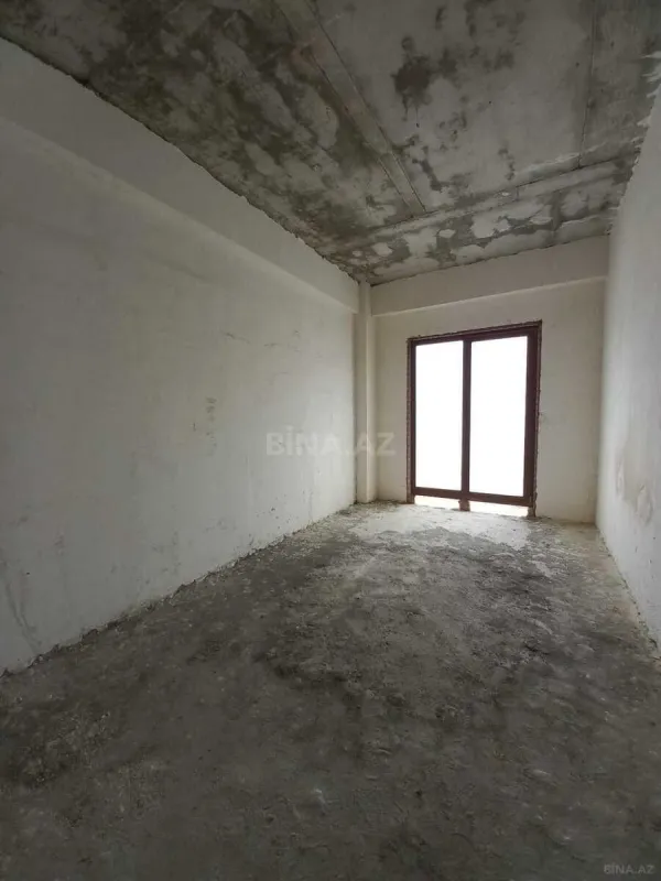 Satılır 5 otaqlı mənzil 304 m²