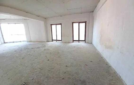 Satılır 5 otaqlı mənzil 304 m²