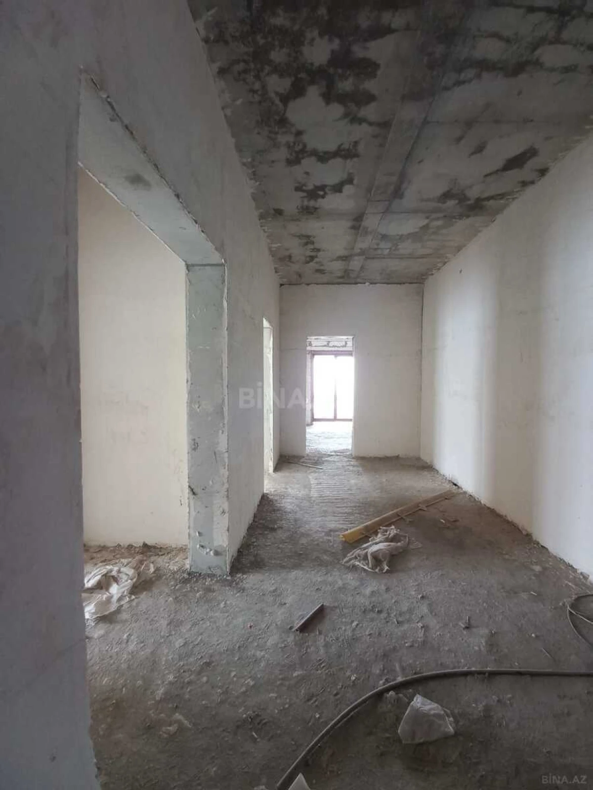 Satılır 5 otaqlı mənzil 304 m²