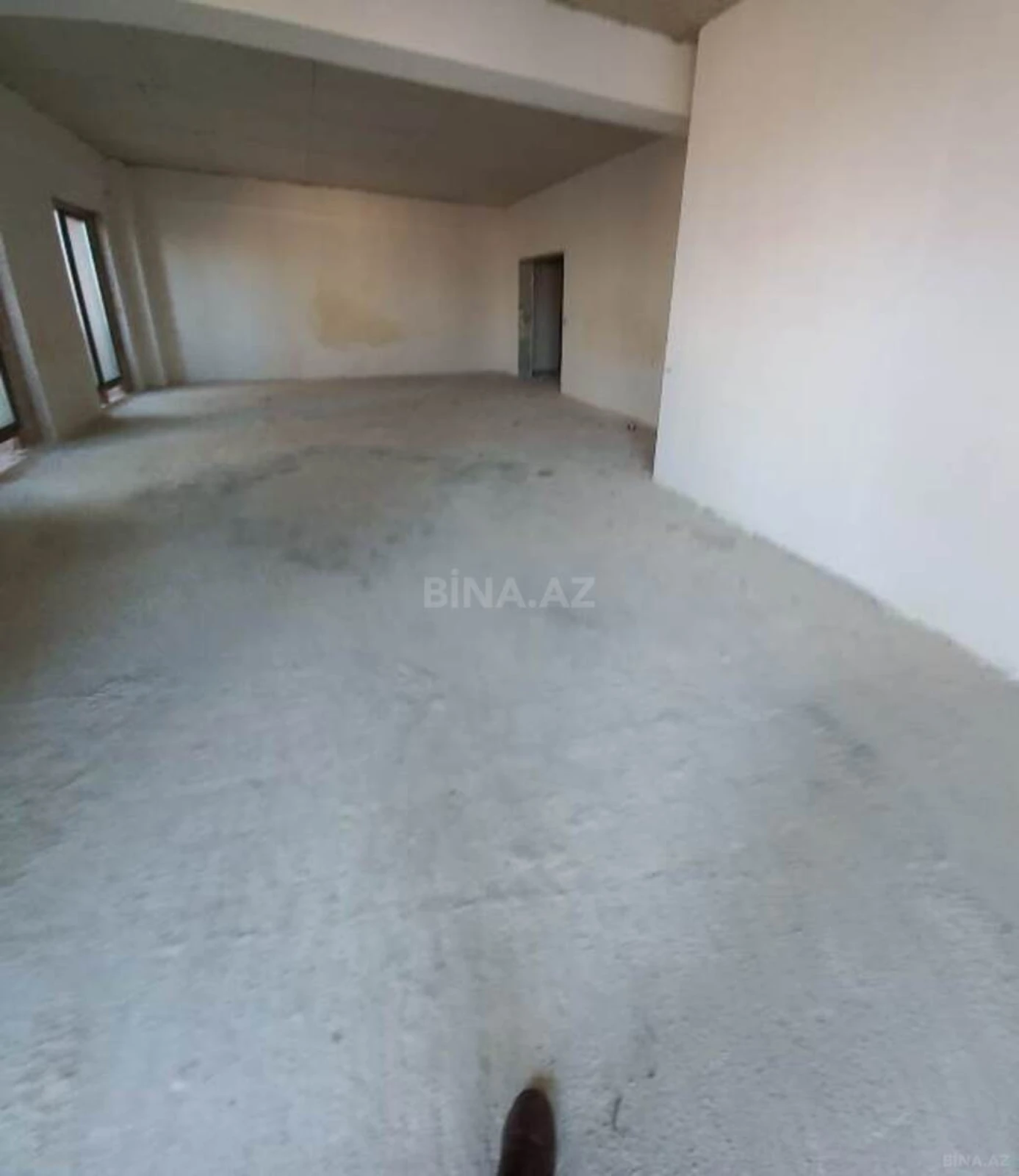Satılır 5 otaqlı mənzil 304 m²