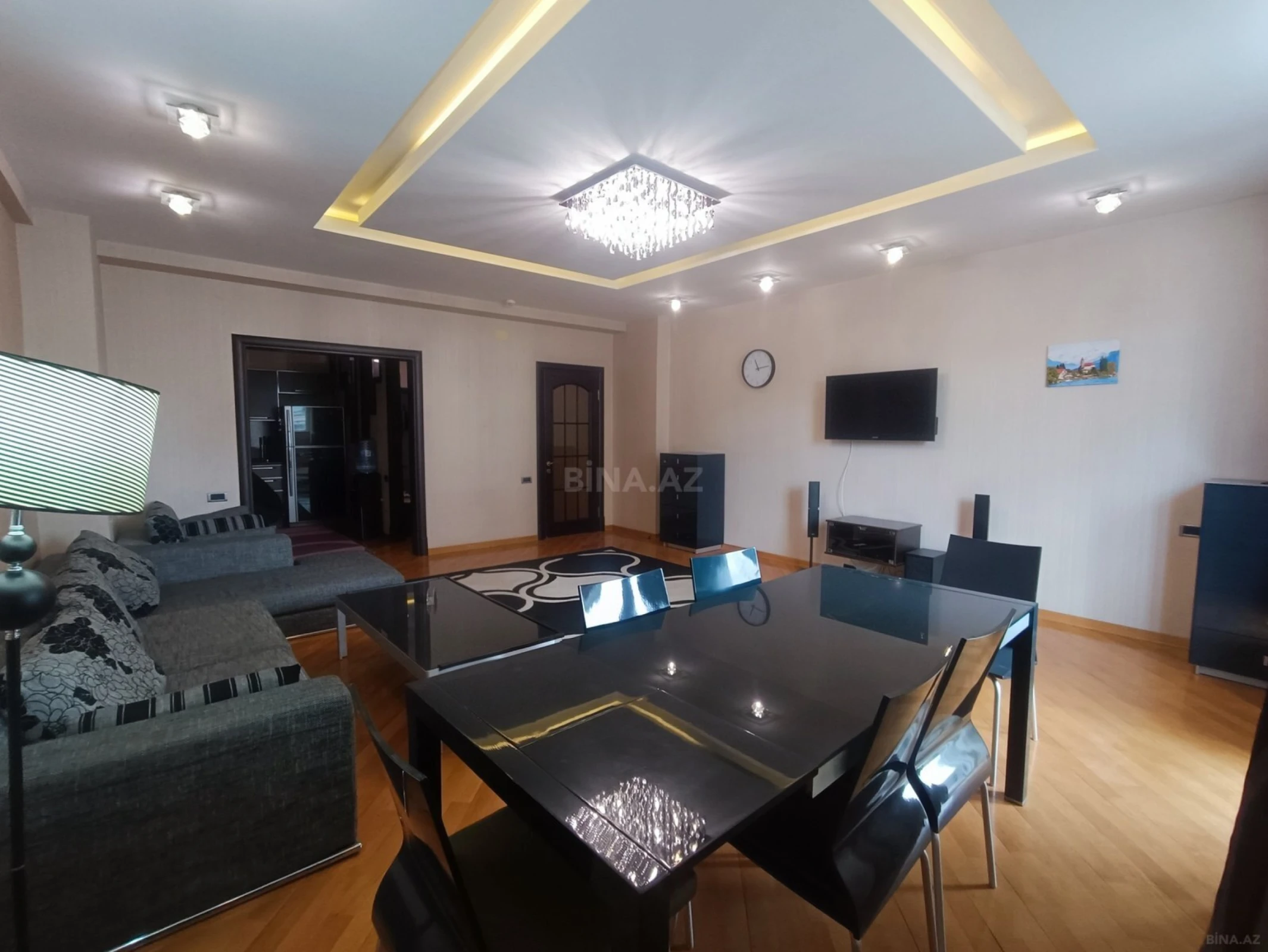Kirayə verilir 3 otaqlı mənzil 145 m²