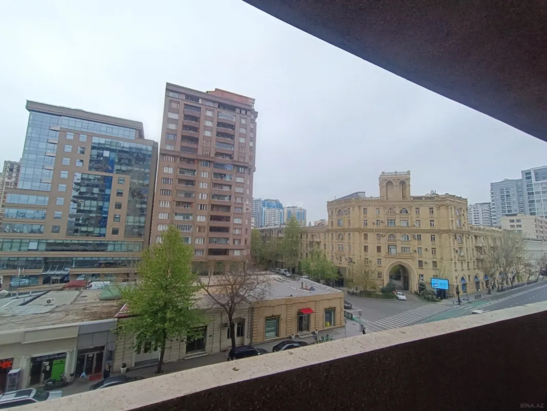 Kirayə verilir 3 otaqlı mənzil 145 m²