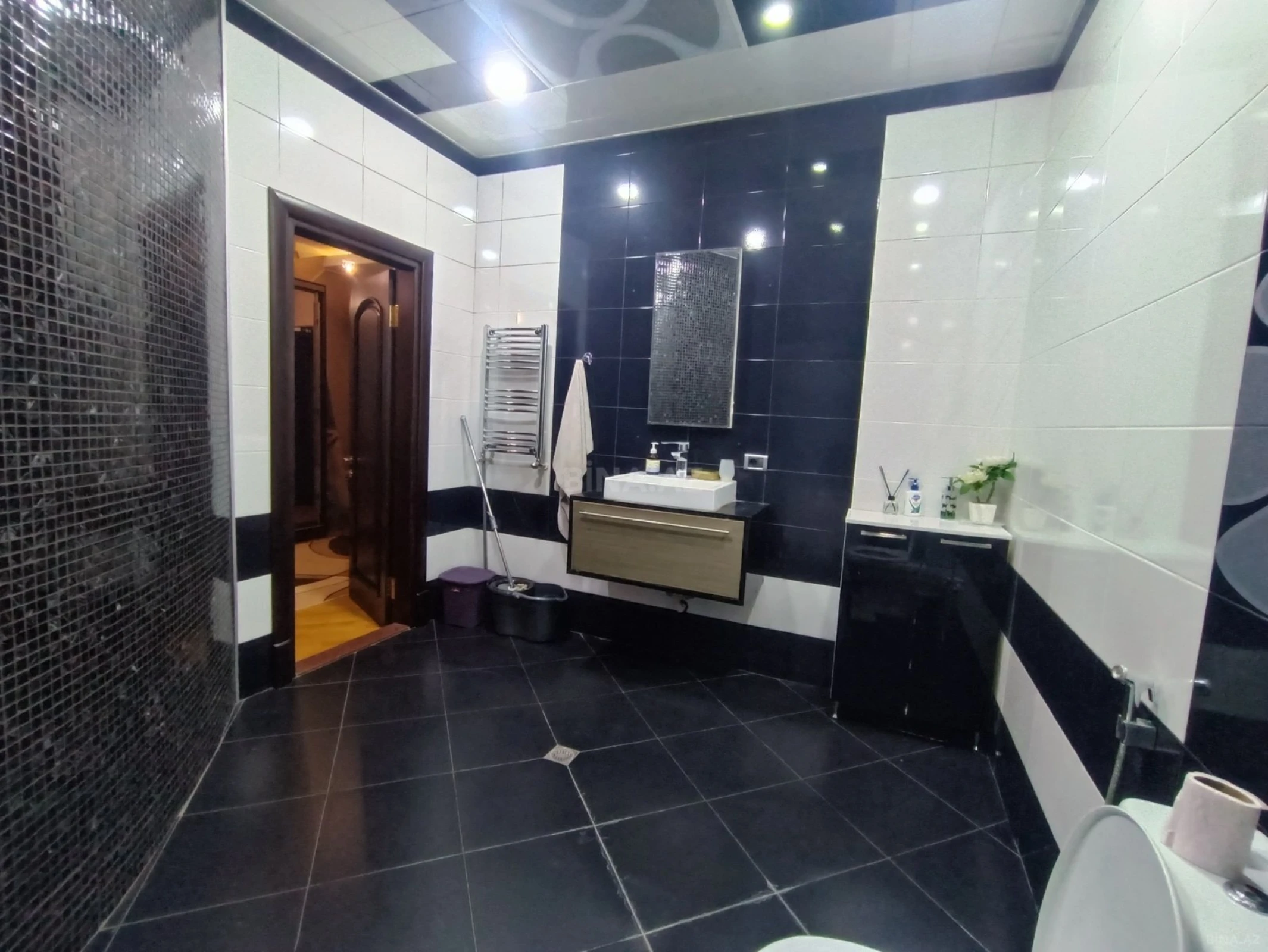 Kirayə verilir 3 otaqlı mənzil 145 m²