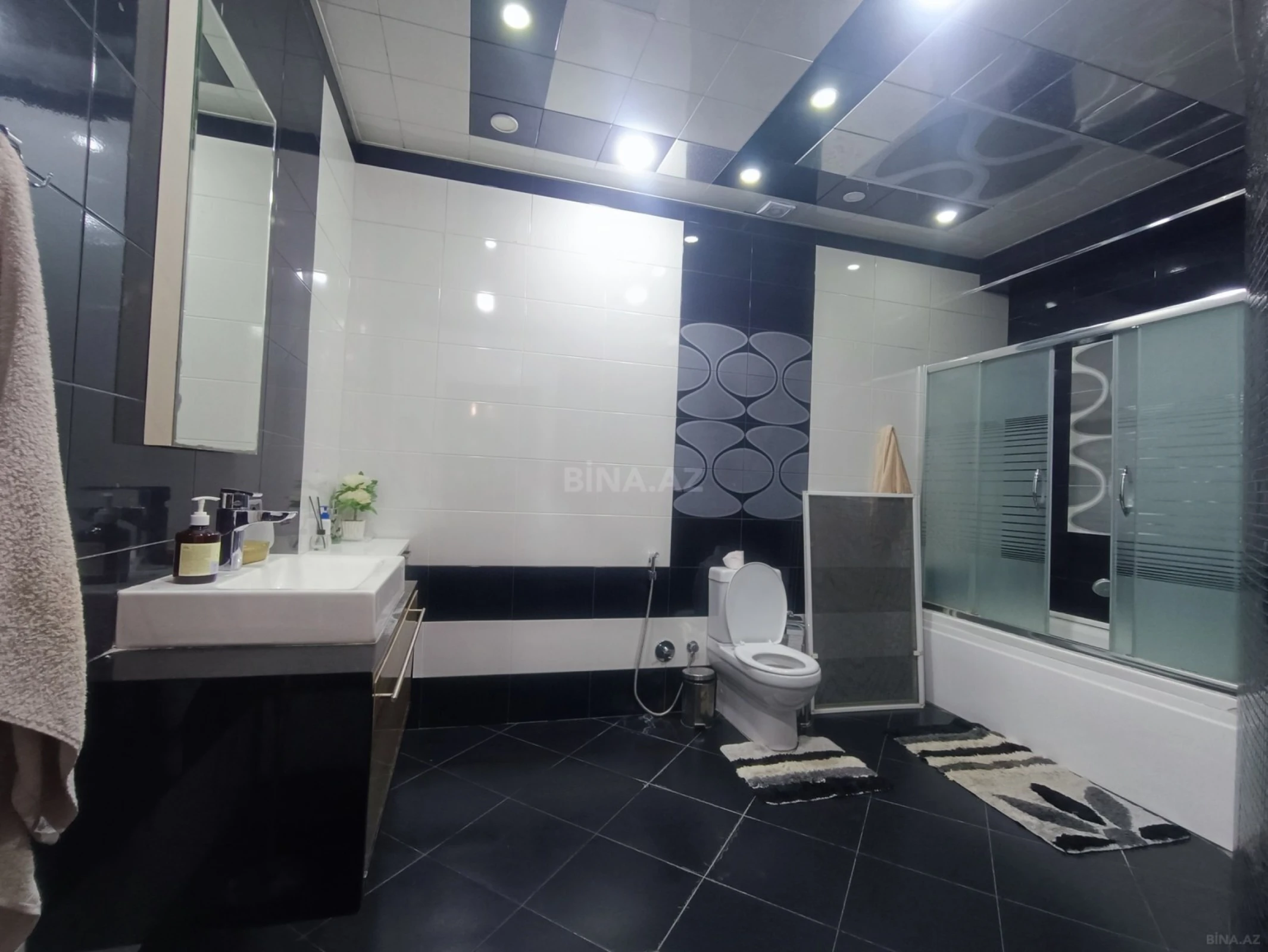 Kirayə verilir 3 otaqlı mənzil 145 m²