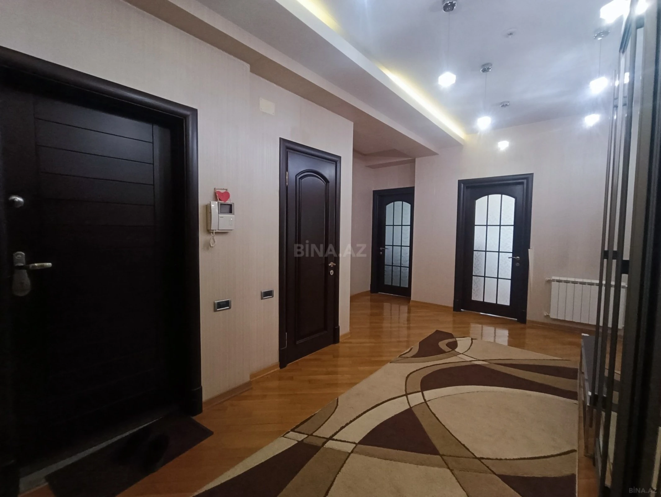 Kirayə verilir 3 otaqlı mənzil 145 m²