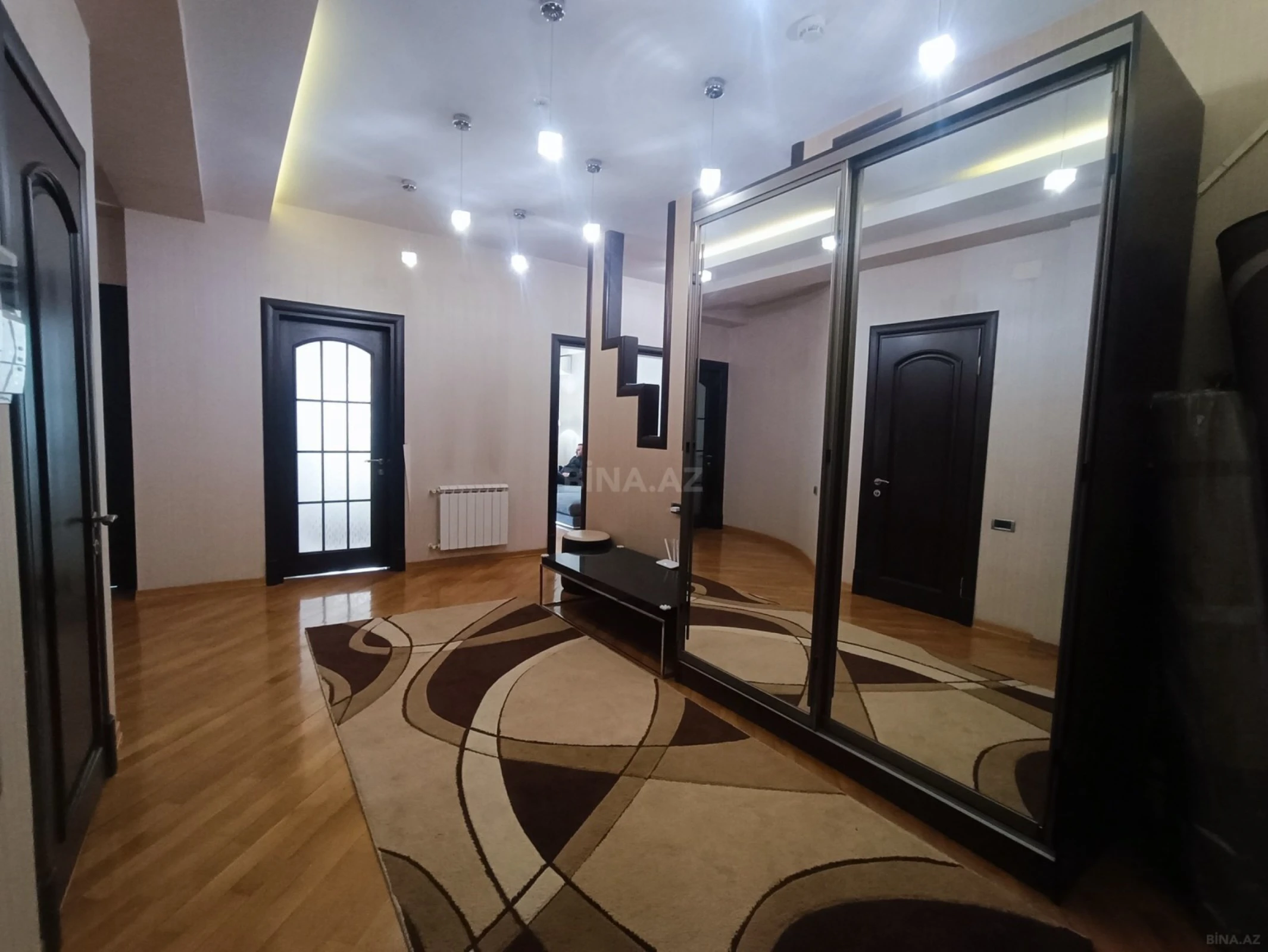 Kirayə verilir 3 otaqlı mənzil 145 m²