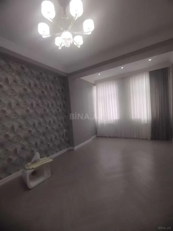 Satılır 4 otaqlı mənzil 215 m²