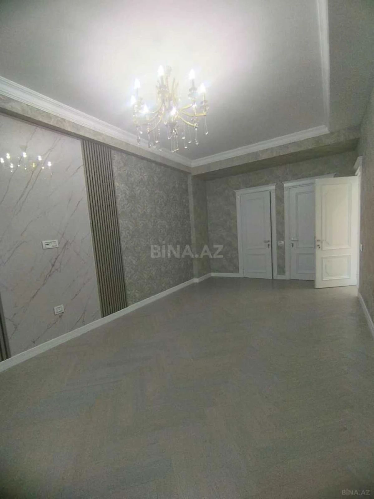 Satılır 4 otaqlı mənzil 215 m²