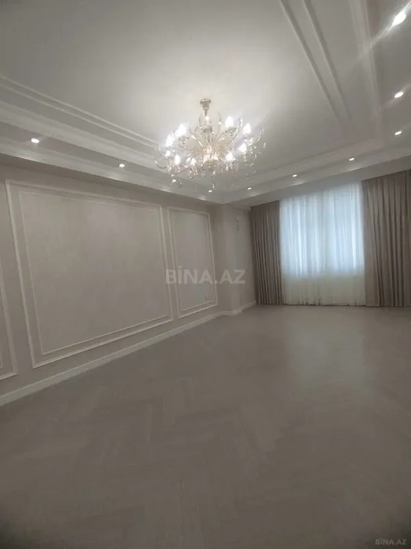 Satılır 4 otaqlı mənzil 215 m²