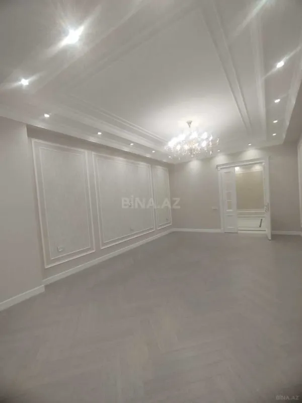 Satılır 4 otaqlı mənzil 215 m²