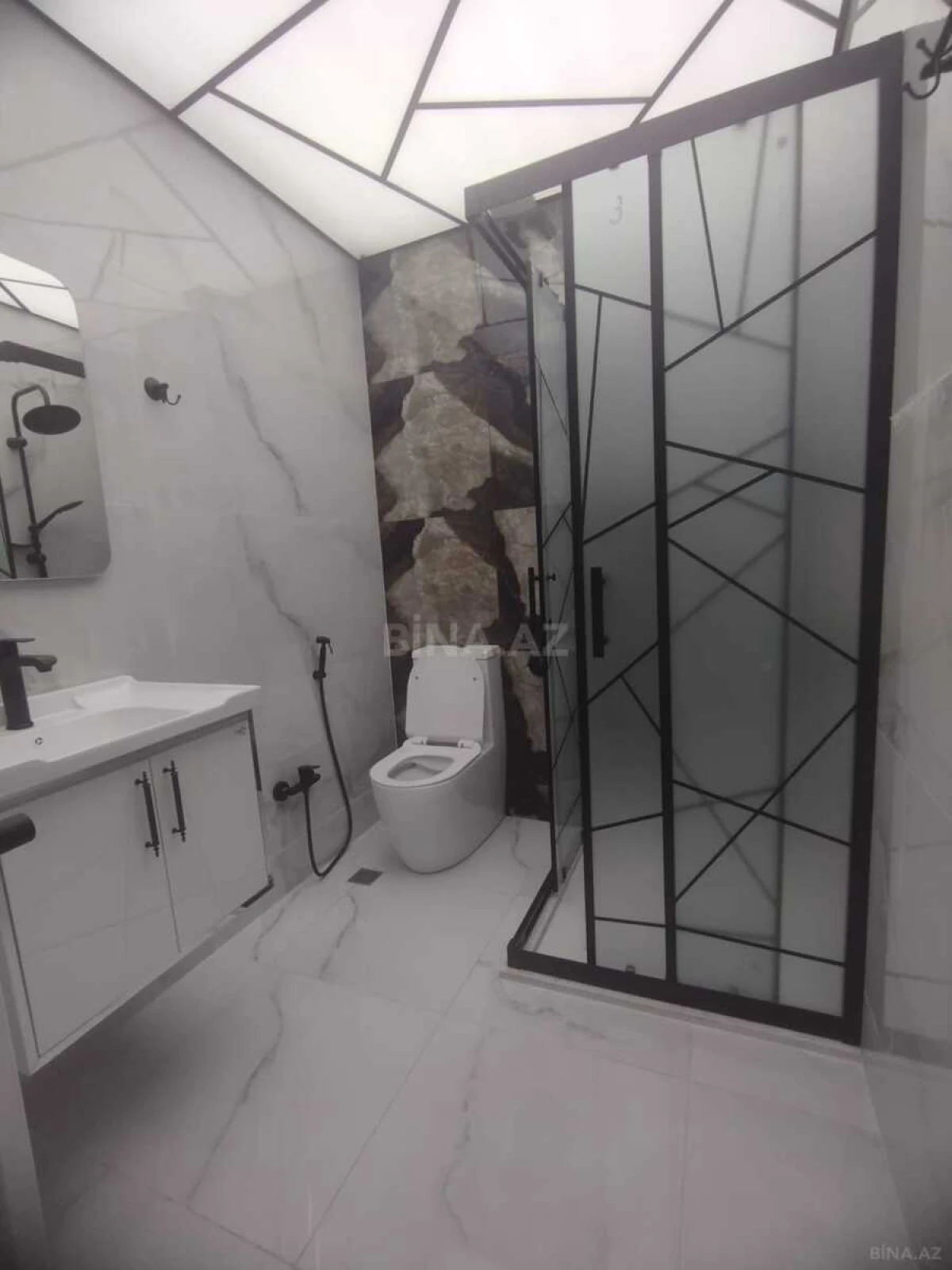 Satılır 4 otaqlı mənzil 215 m²