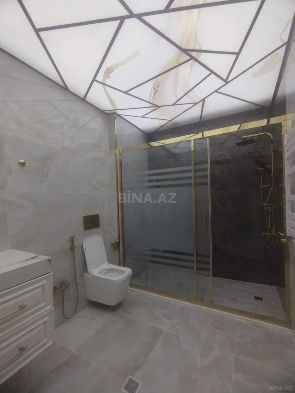 Satılır 4 otaqlı mənzil 215 m²