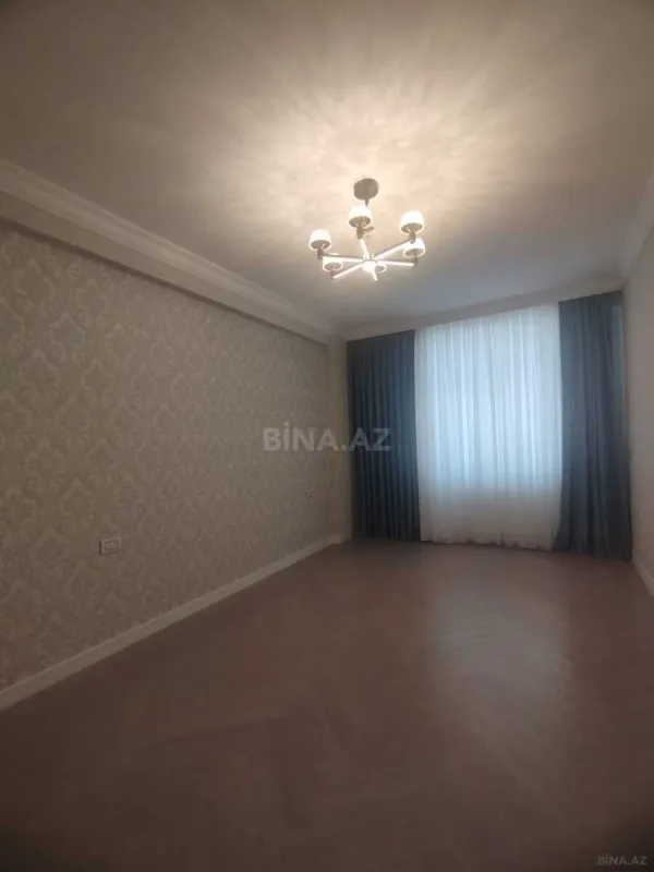 Satılır 4 otaqlı mənzil 215 m²