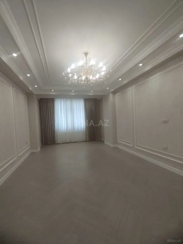 Satılır 4 otaqlı mənzil 215 m²
