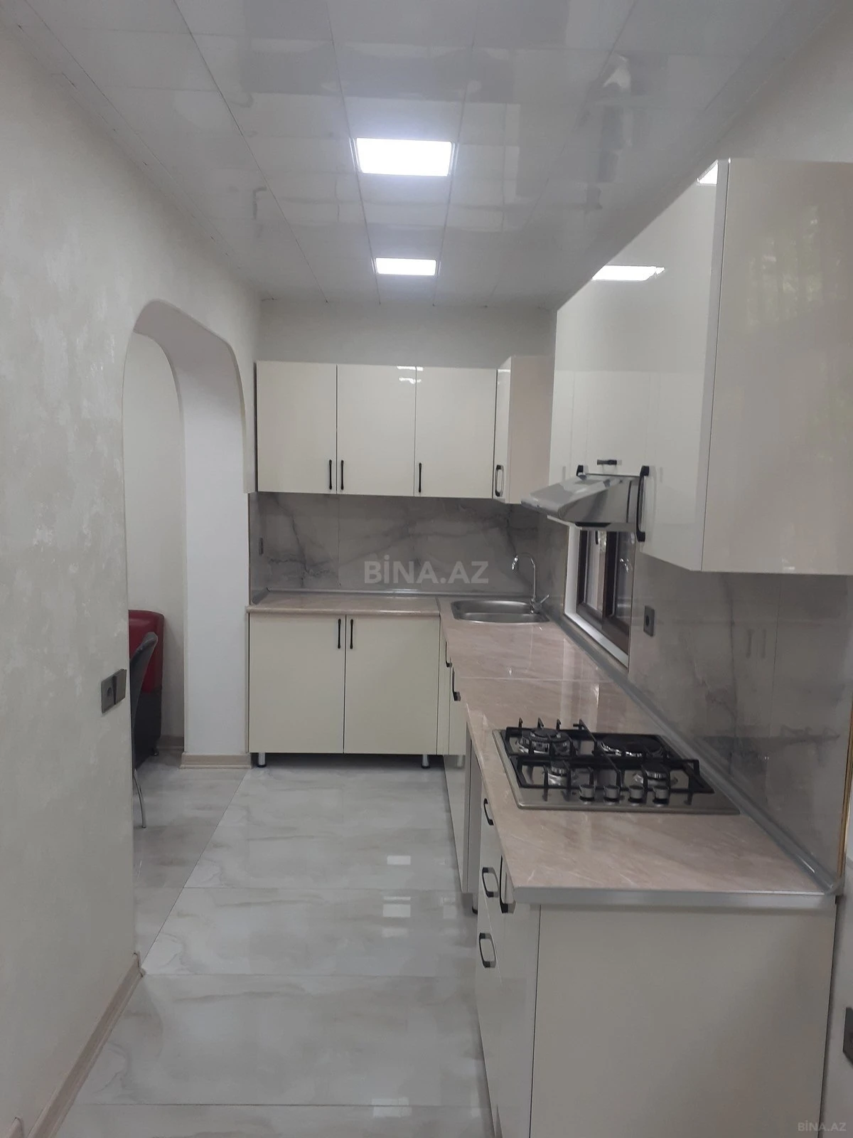 Satılır 4 otaqlı mənzil 110 m²