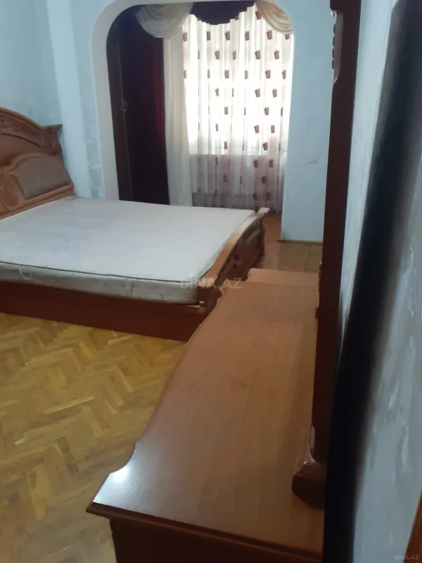 Satılır 4 otaqlı mənzil 110 m²
