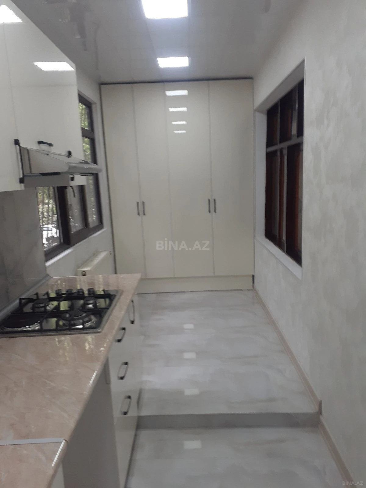 Satılır 4 otaqlı mənzil 110 m²
