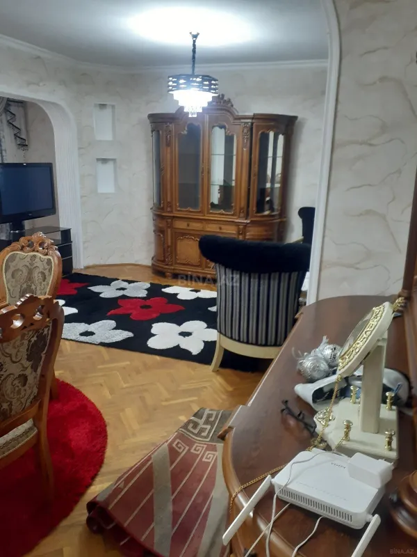 Satılır 4 otaqlı mənzil 110 m²