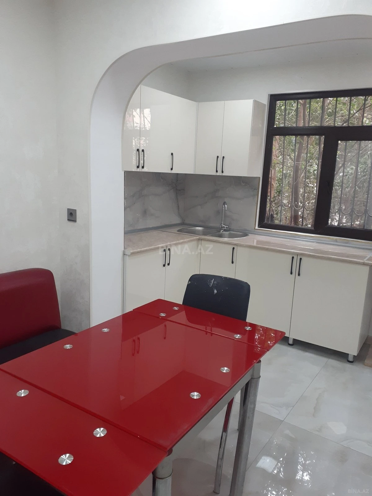 Satılır 4 otaqlı mənzil 110 m²