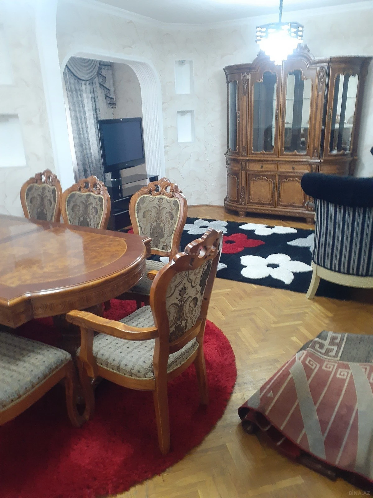 Satılır 4 otaqlı mənzil 110 m²