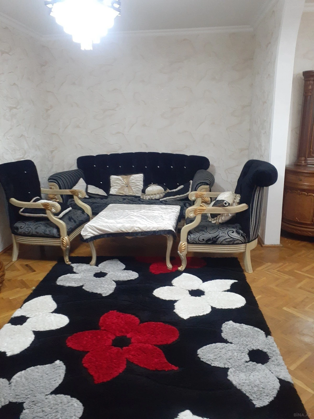 Satılır 4 otaqlı mənzil 110 m²