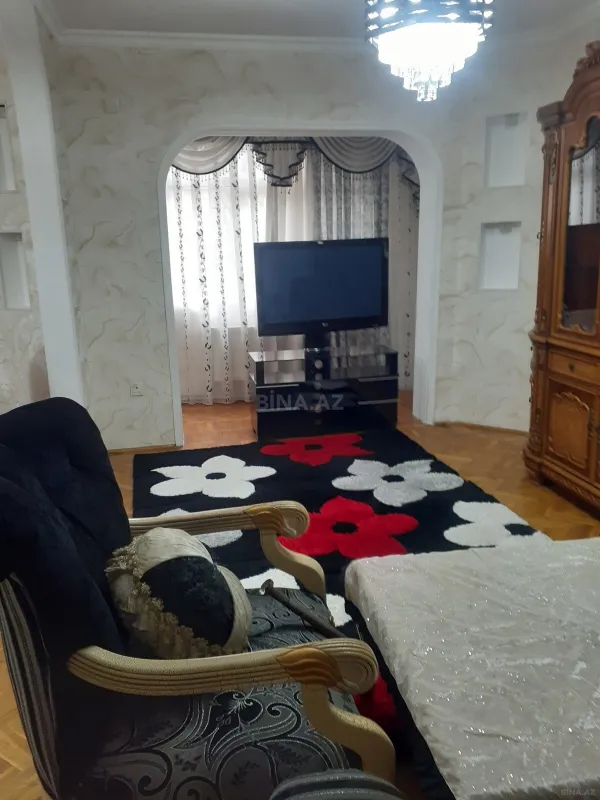 Satılır 4 otaqlı mənzil 110 m²