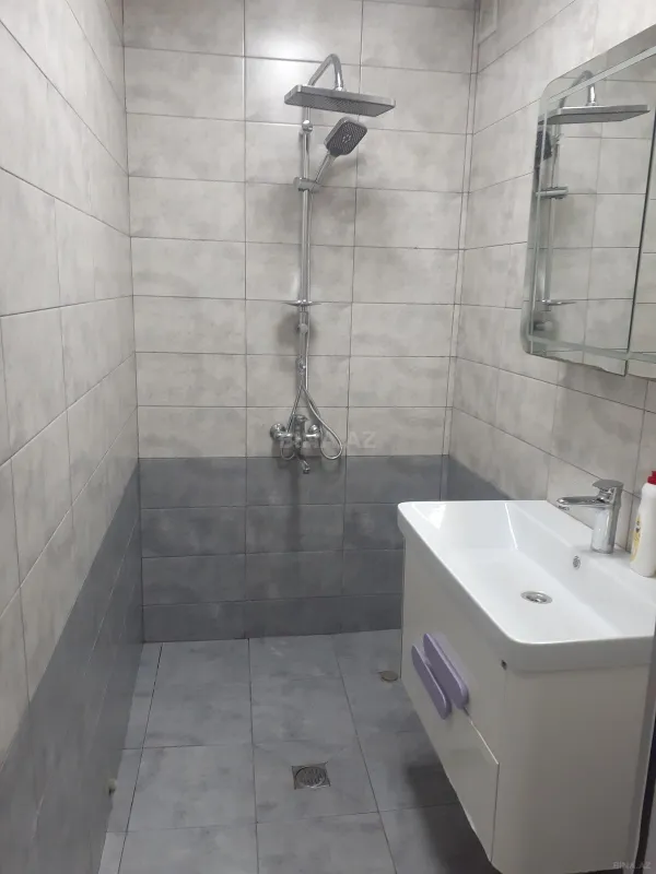 Satılır 4 otaqlı mənzil 110 m²