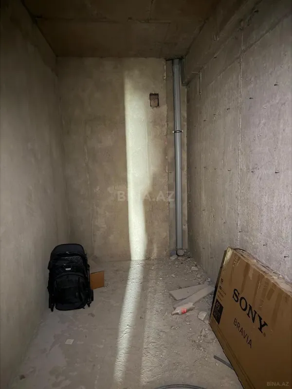 Satılır 4 otaqlı mənzil 196 m²