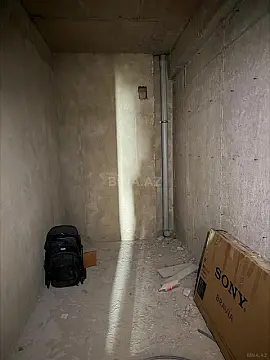 Satılır 4 otaqlı mənzil 196 m²