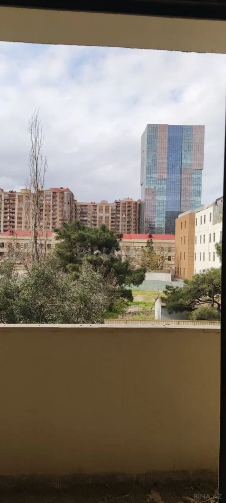 Satılır 4 otaqlı mənzil 179.5 m²